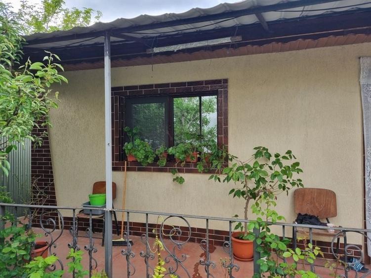 Casă cu 4 camere în Plopu