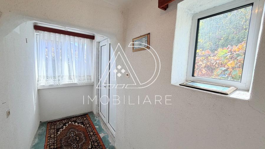 Casă individuală cu 5 camere cu Teren 930 Mp în Central