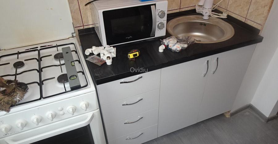 Inchiriez garsoniera decomandata in Deva, zona Zamfirescu, etaj 1,