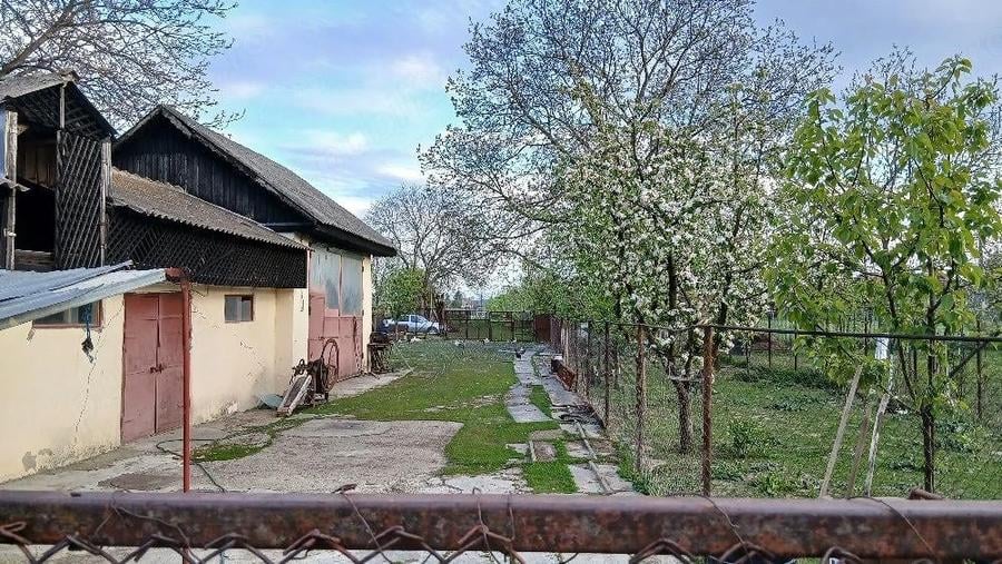 Vand casa plus anexe. - 2