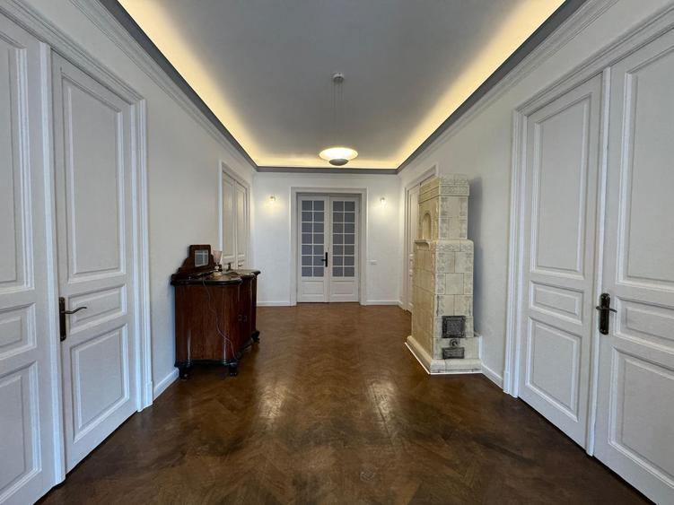 Etaj intreg, 5 camere in VILA INTERBELICA 180 mp, renovat - 10