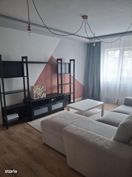 Apartament cu 3 camere decomandat în Aradului