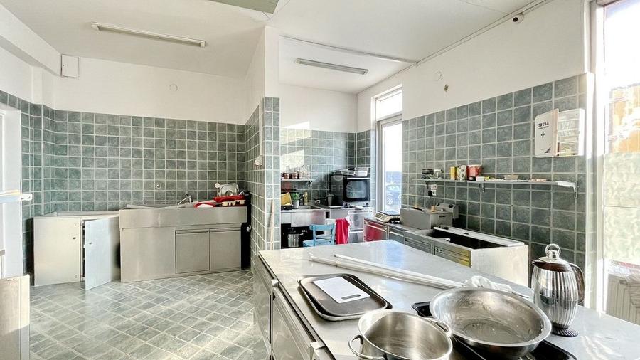 Spatiu Comercial cu Multiple Functionalitati - 12