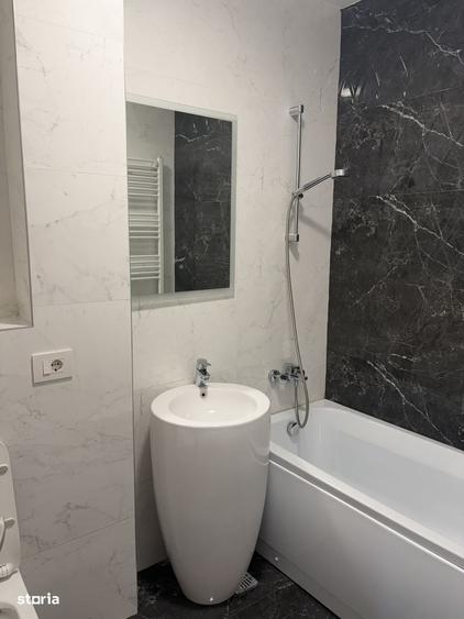 Apartament cu 3 camere în Podu Roș