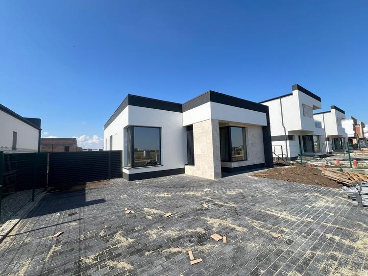 Casa parter 3 camere  in ansamblu rezidential-apa curenta-str asfaltata - 2