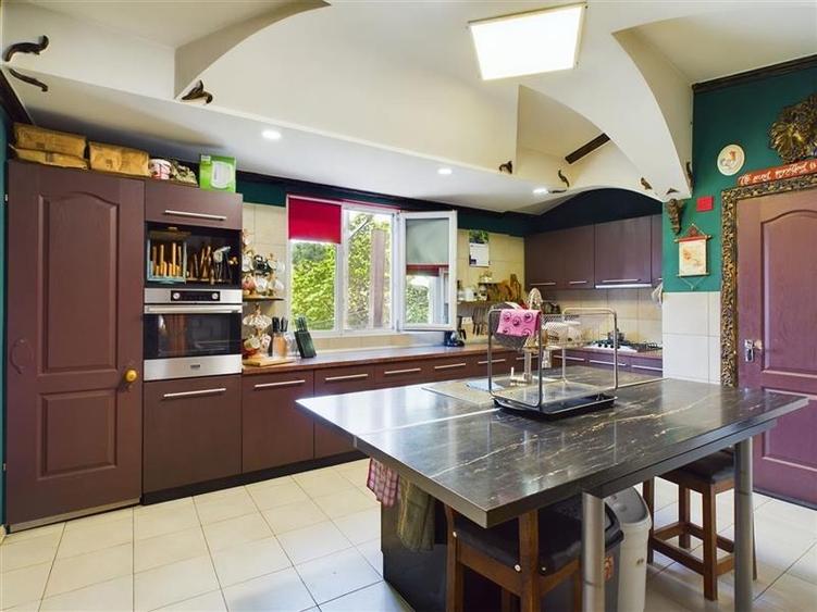 Resedinta impresionanta,vedere panoramica, Centru Istoric --  Drumul Poienii, Br - 10