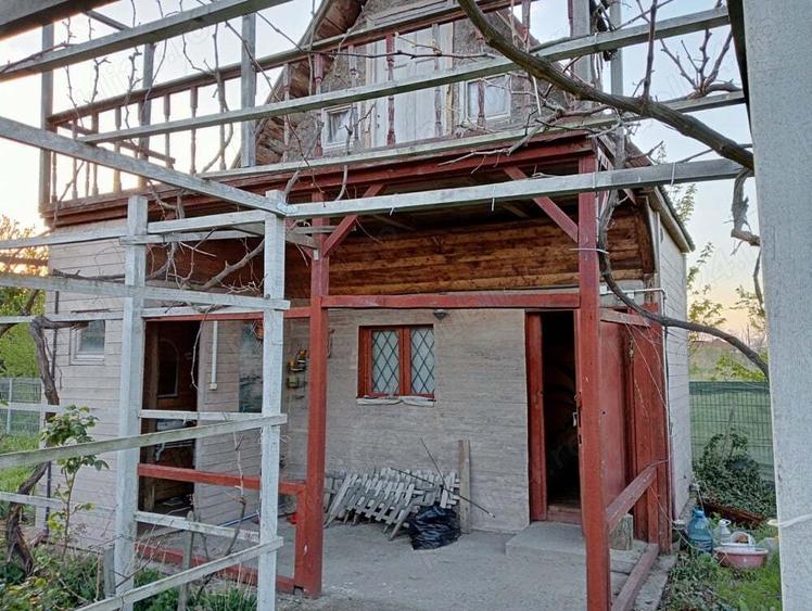 Casuta la mare cu mult teren - 1