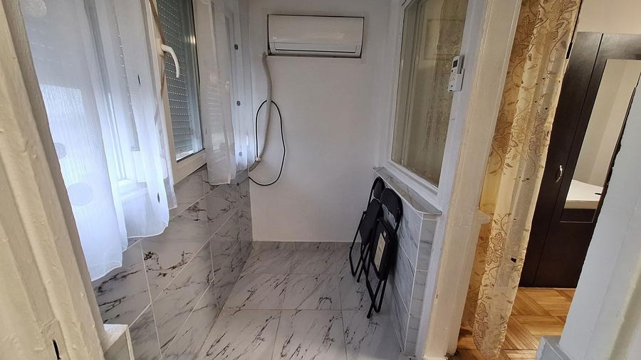 Inchiriez garsoniera - 2