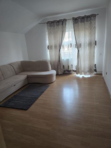 Inchiriez casa P +M - 5