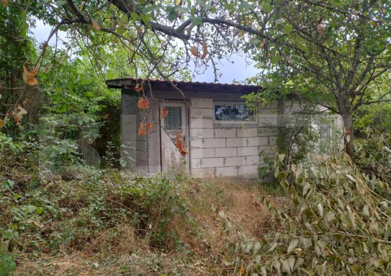 Casa Leamna de Jos, teren 1167mp, langa terenul de fotbal - 1