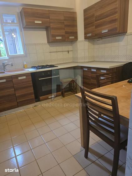 Casă cu 6 camere cu Teren 449 Mp în Cișmigiu