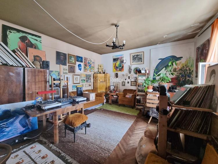 De vânzare apartament  80 mp, cu 3 camere, în centrul istoric