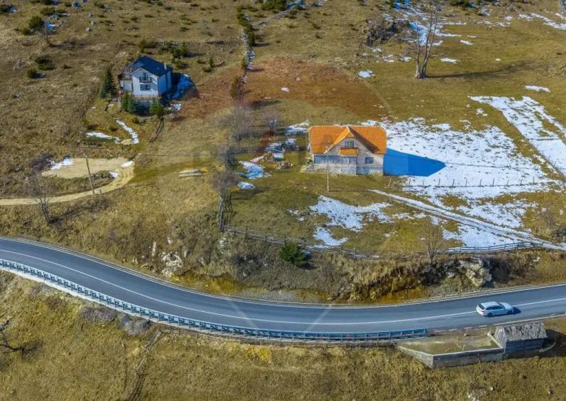 Teren intravilan CU PRIVELISTE DE POVESTE- Fundata- Romania - 3