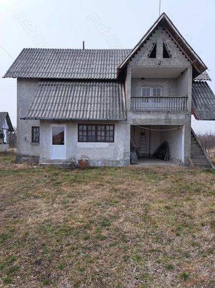 vand casa in Poiana Lacului la 15 minute de Pite?ti la 15 km ?i la 300 m de centru comunei - 4
