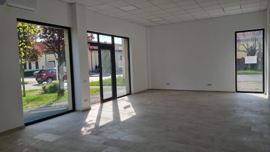 Spatiu comercial de inchiriat pretabil pentru multiple destinatii : salon de inf - 9