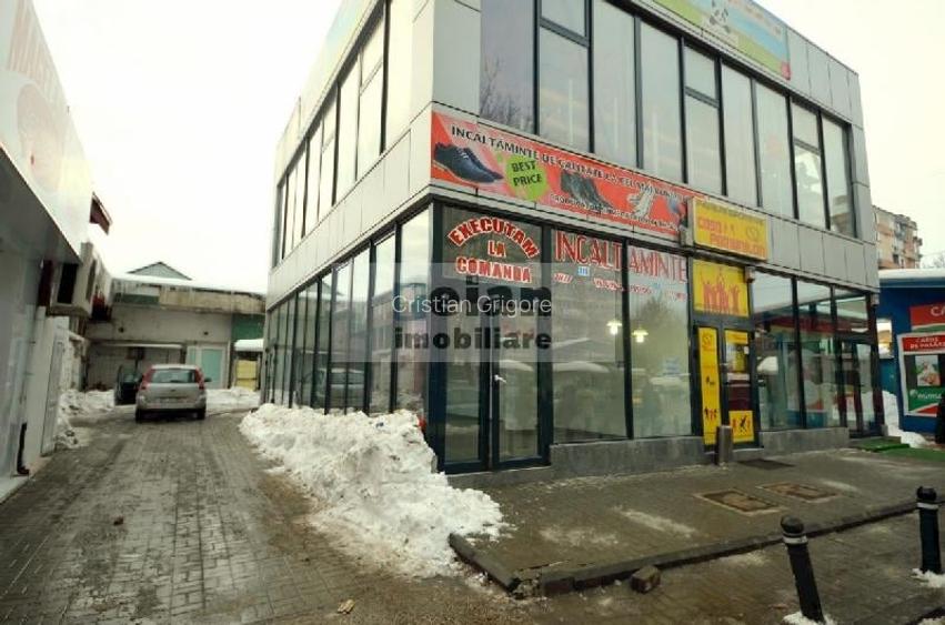 Militari Piata Veteranilor Spatiu Stradal, 46 Mp, Vitrina De Sticla