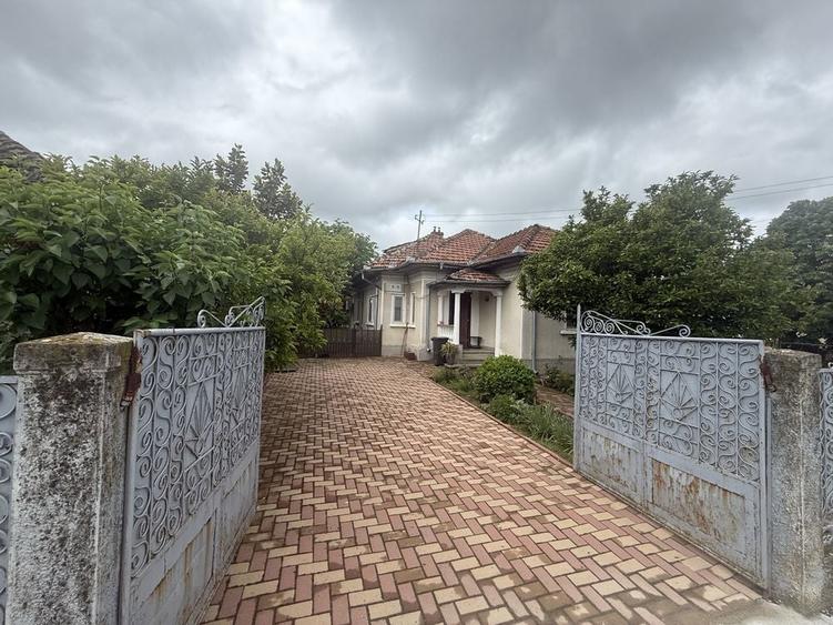 Casa + teren intravilan 1.658 mp ideal locuinta sau investitie - 1