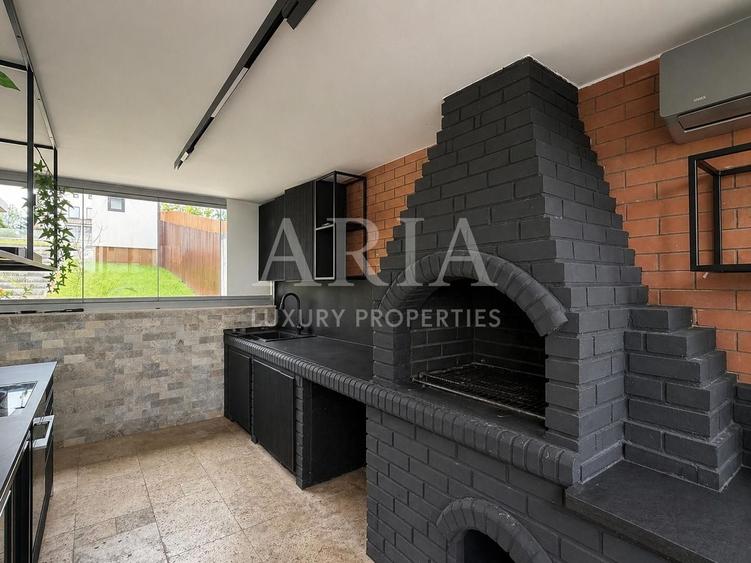 Casă individuală cu 5 camere cu Piscina în Ciofliceni
