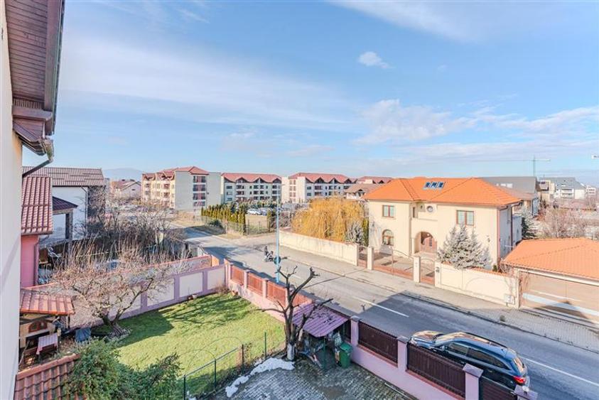 FILM! Resedinta cu identitate arhitecturala, 700mp teren, garaj 4X, Tractorul, B - 14