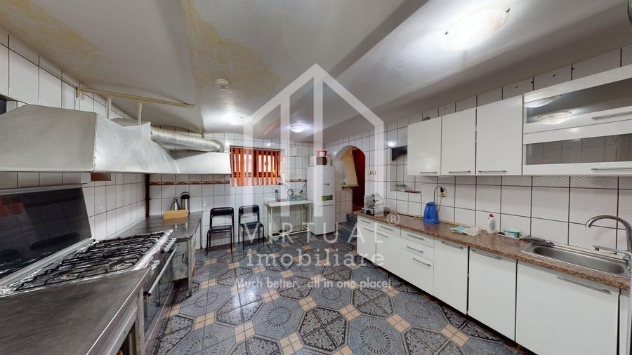 Vila/Pensiune cu 3 corpuri, 34 de camere, sala de fitness - Central - 8