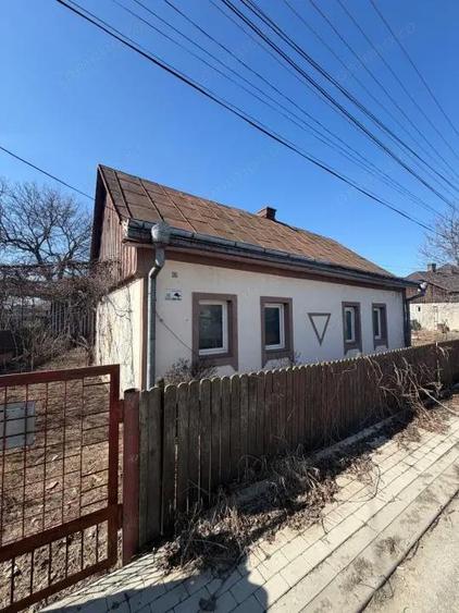Casa batraneasca , renovabila, , teren 777mp , Radauti - 1