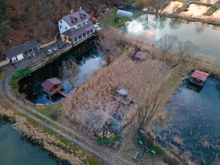 Domeniu privat cu iazuri in apropiere de Piatra Neamt - 1