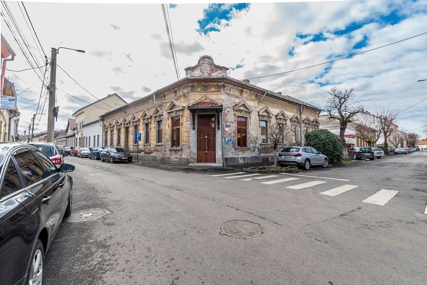 Apartament cu 3 Camere la Casă pe Strada I.L. Caragiale, Arad - 1