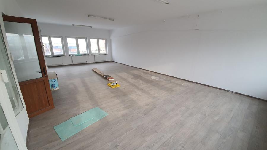 Spatii birouri,recent renovate si mobilate - 10