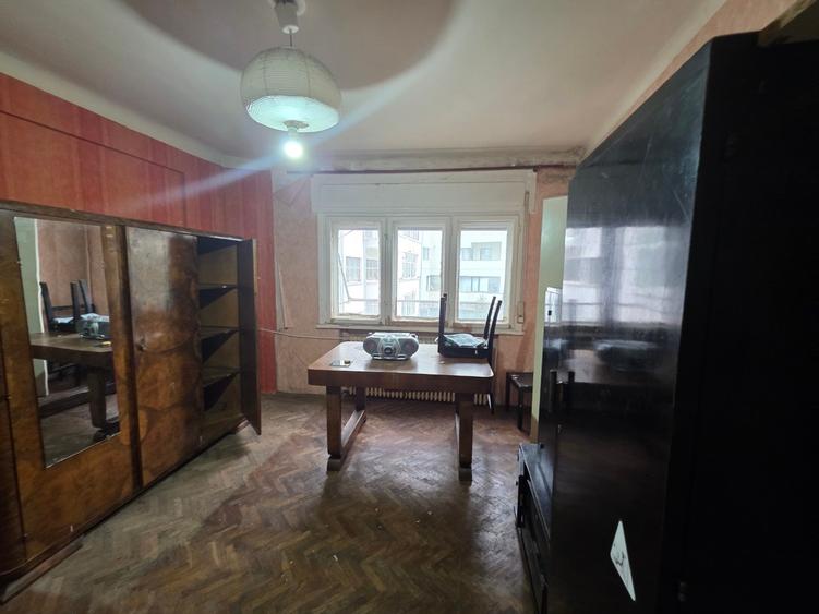 Corneliu Coposu, 10 minute metrou Unirii, chiar la biserica Sfantul Mina - 5