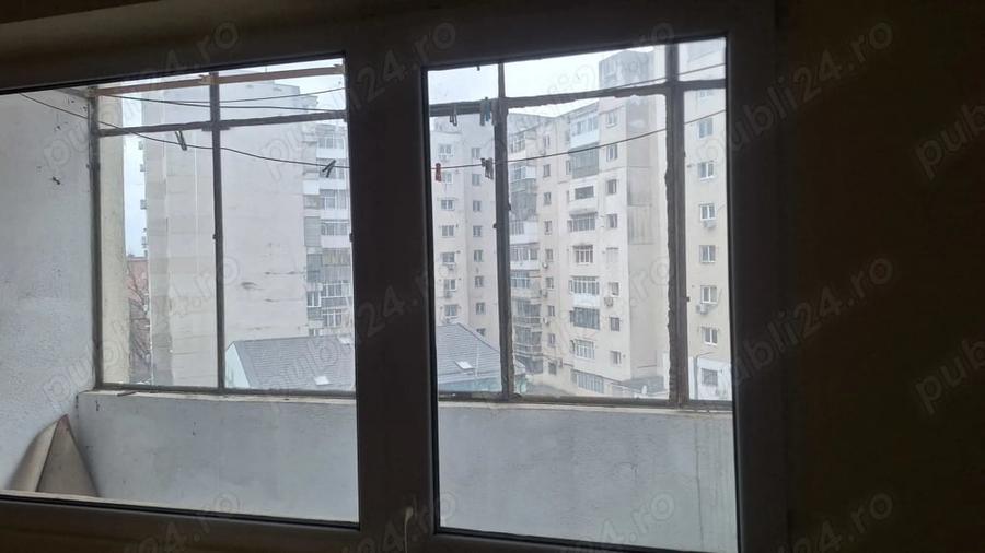 Apartament cu 3 camere semidecomandat în Ultracentral