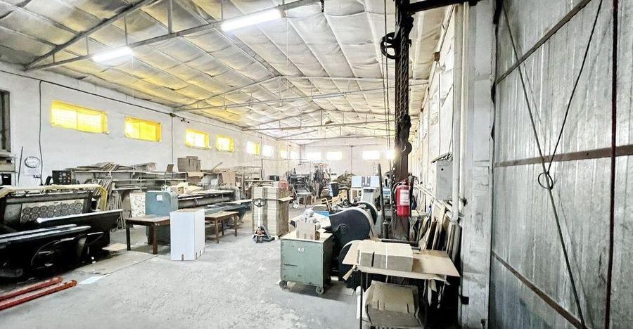 Teren intravilan cu hala construita - 2