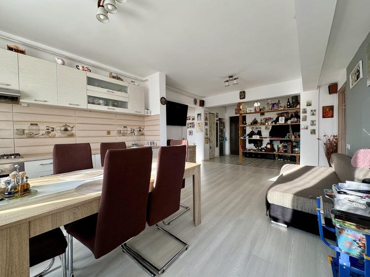 Apartament 3 camere, 76 mp, 2 băi, 2 parcări, etaj intermediar, Baciu - 1