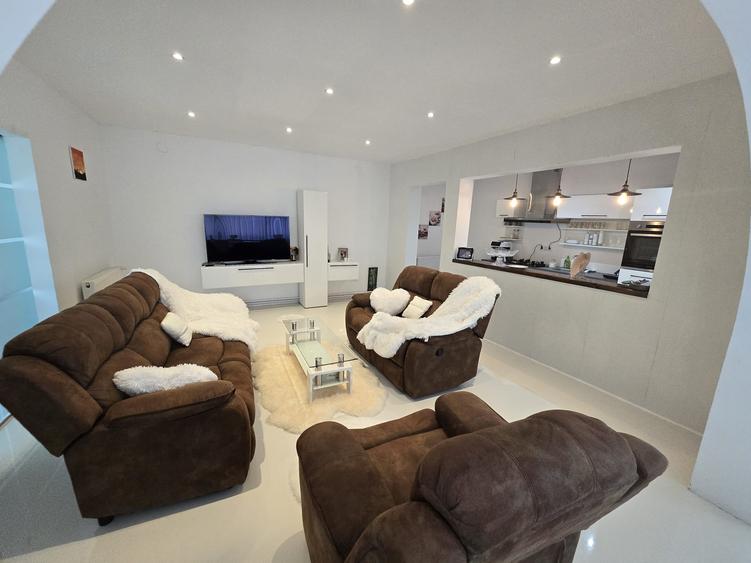 Casă în Birda cu 3 camere + living, 1.439 mp teren - 3