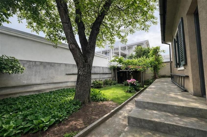 Casa singura in curte, cu garaj, Central, Brasov - 1