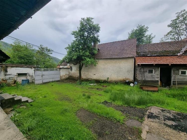 Casă individuală cu 2 camere cu Teren 382 Mp în Șinca Nouă