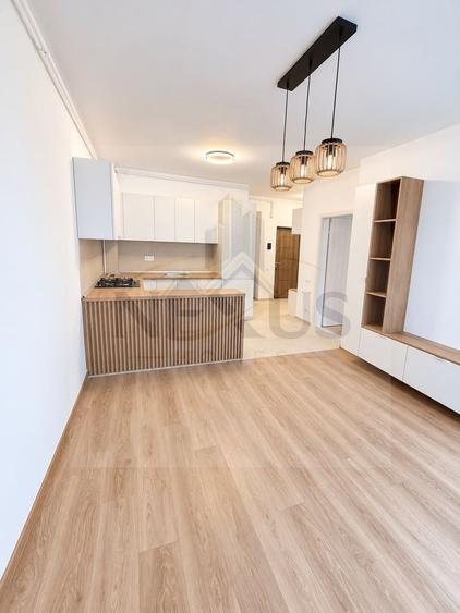 Apartament cu 2 camere semidecomandat, mobilat în Sud