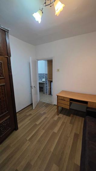 Inchiriez apartament cu 3 camere in zona centrala - 8