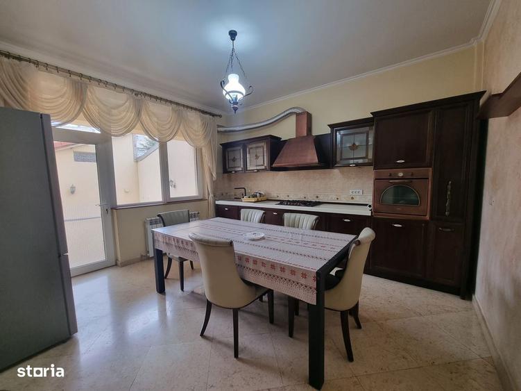 Vila generoasa de inchiriat intr o zona principala a orasului - 2
