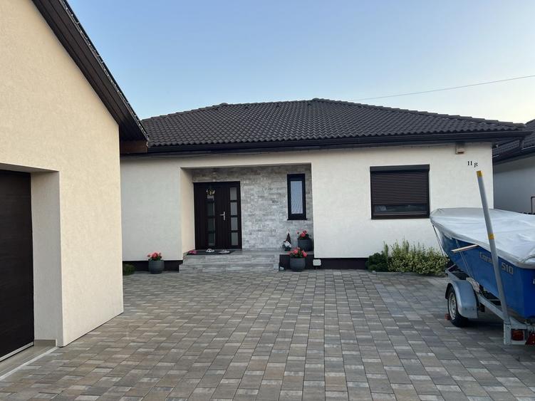 Vand casa cu garaj pe un nivel gata mobilat - 1