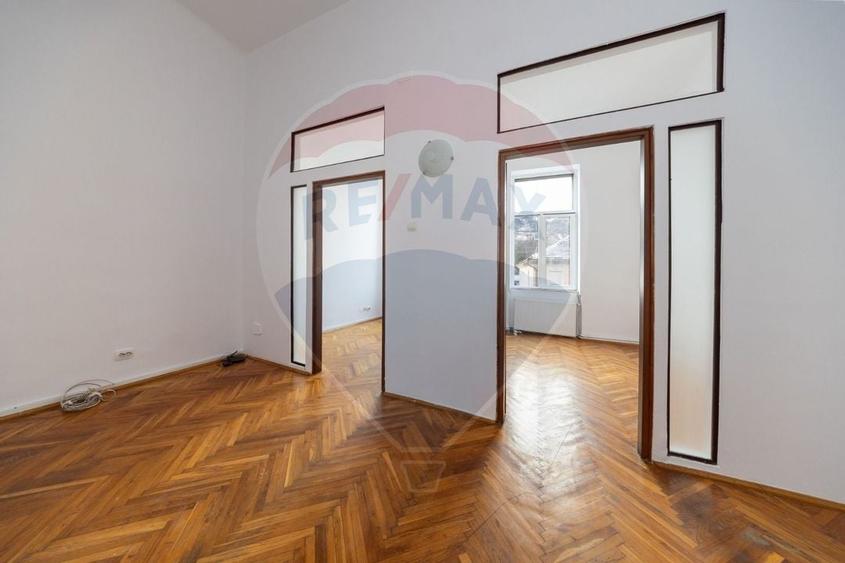 Apartament in casa Centrul Istoric cu potential - 2