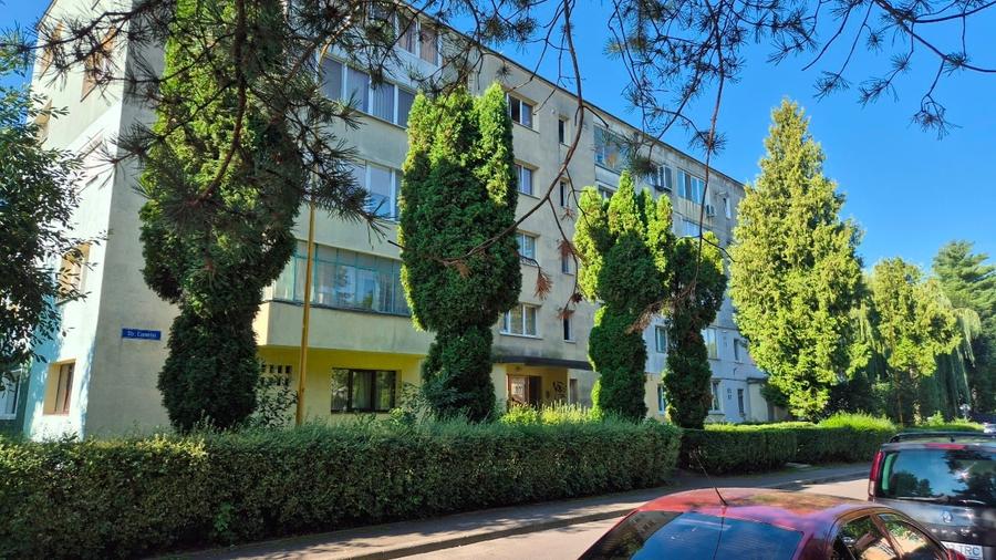 Apartament cu 3 camere semidecomandat în Astra
