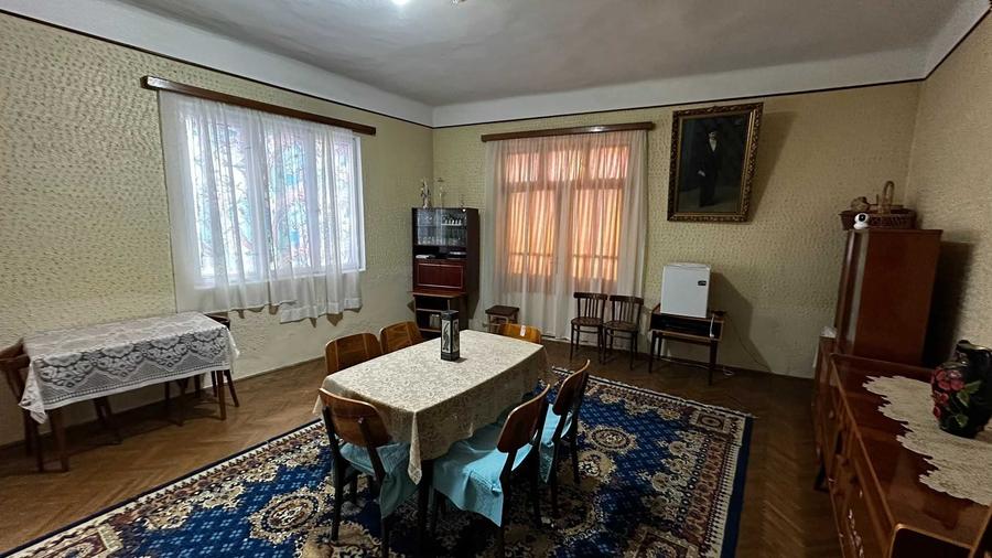 Casă cu 4 camere cu Teren 500 Mp în Central