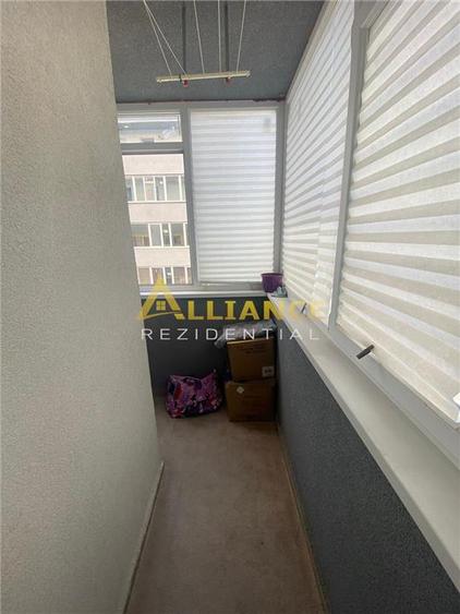 Apartament cu 3 camere decomandat, mobilat în Berceni