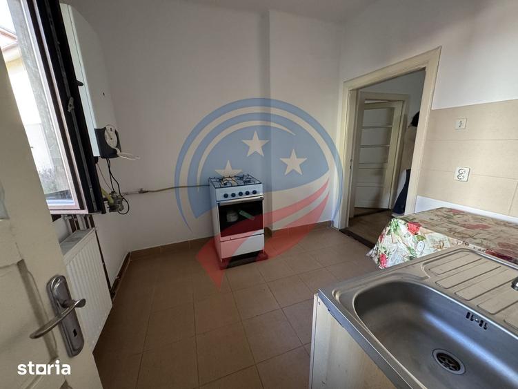 Casă cu 6 camere cu Teren 380 Mp în Brazda lui Novac
