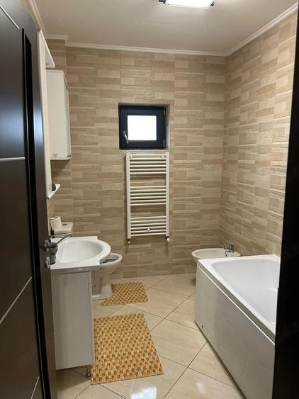 Apartament cu 3 camere decomandat în Tătărași