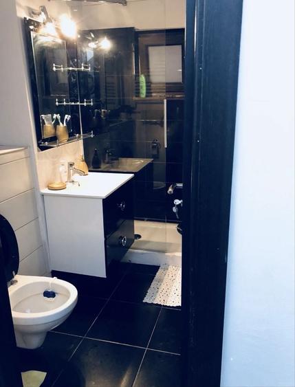 Apartament cu 3 camere decomandat în Rovine