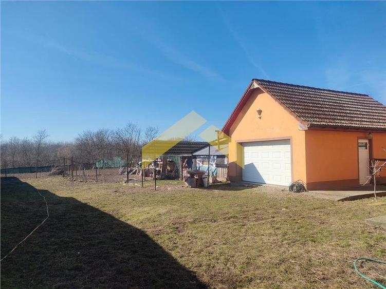 Casă individuală cu 5 camere cu Canalizare în Zădăreni