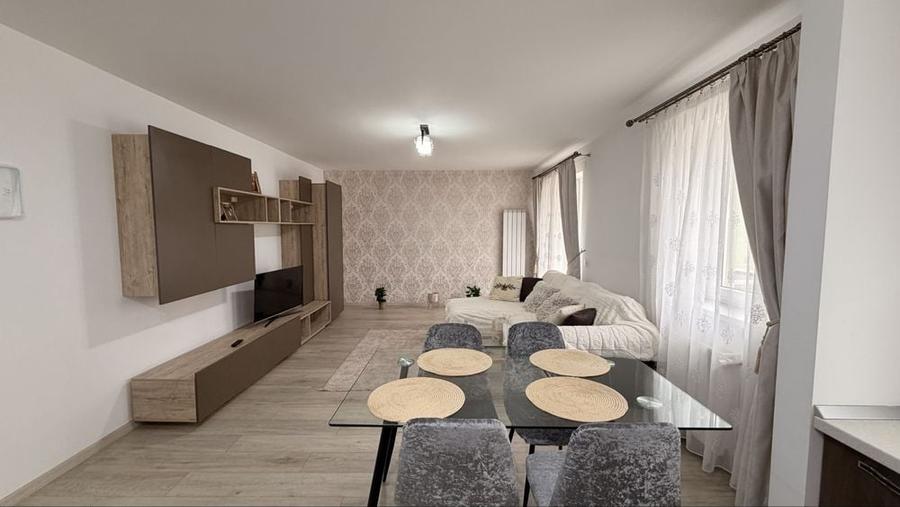 Apartament cu 2 camere decomandat în Tractorul