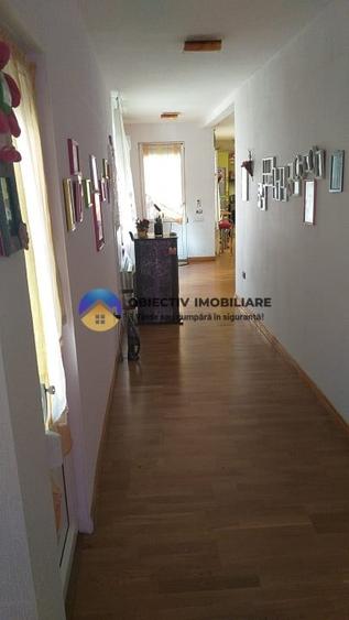 Casă individuală cu 5 camere cu Canalizare în Precista