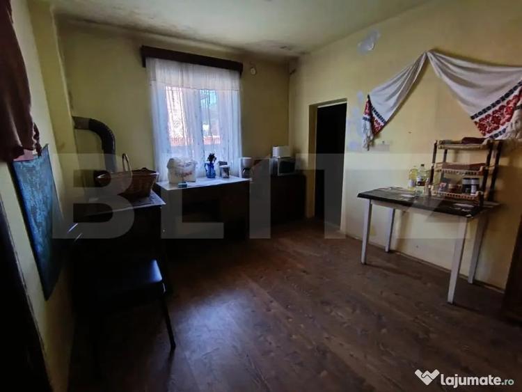 Casă cu 2 camere cu Teren 3350 Mp în Central